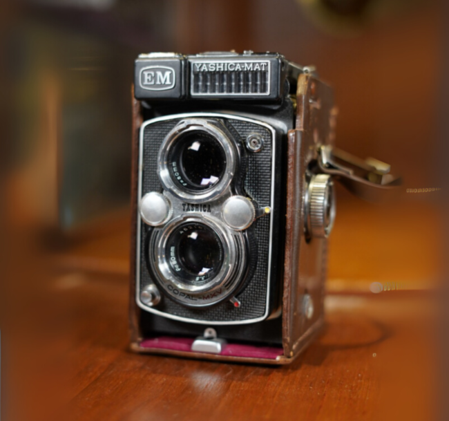 Yashica-Mat EM